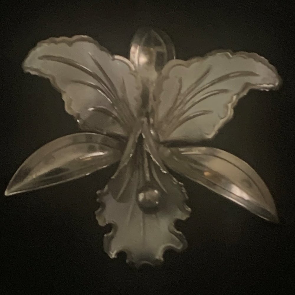 Vintage Silvertone Flower Brooch